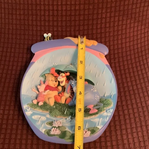 BRADFORD EXCHANGE POOHS HONEY POT ADVENTURE no chips,scratches great condition - Picture 3 of 5